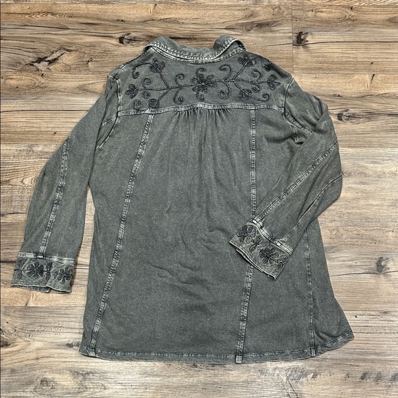 Parsley & Sage Charcoal Button-Up Shirt - Picture 10 of 14